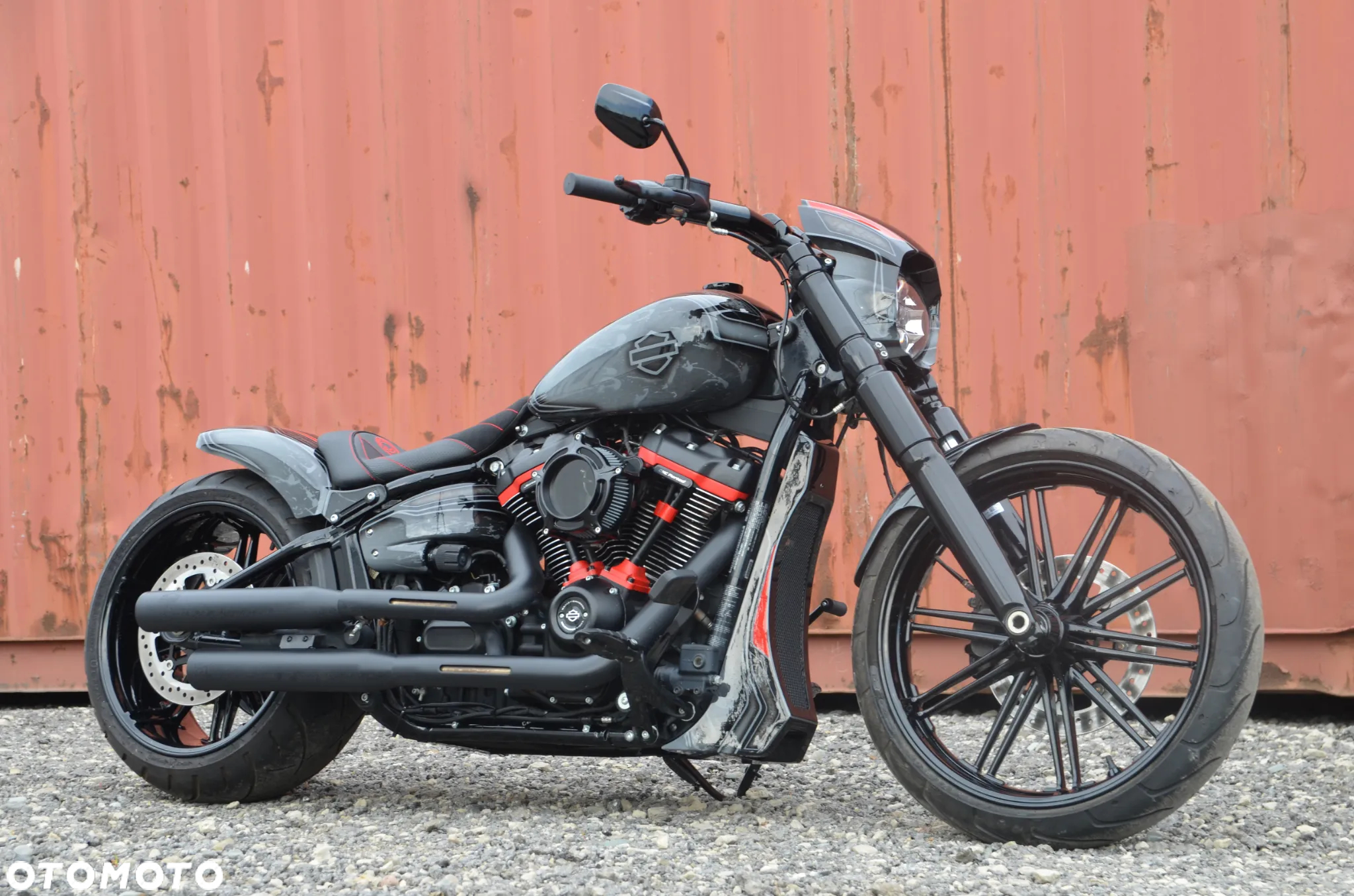 Harley-Davidson Softail Breakout - 18