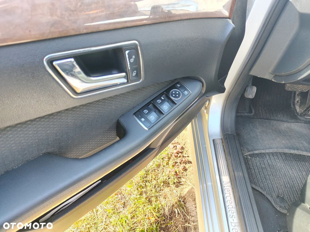 Mercedes-Benz Klasa E 300 CDI DPF BlueEFFICIENCY 7G-TRONIC Elegance - 14