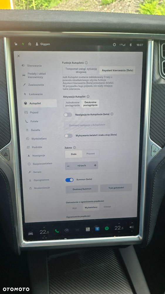 Tesla Model X - 32