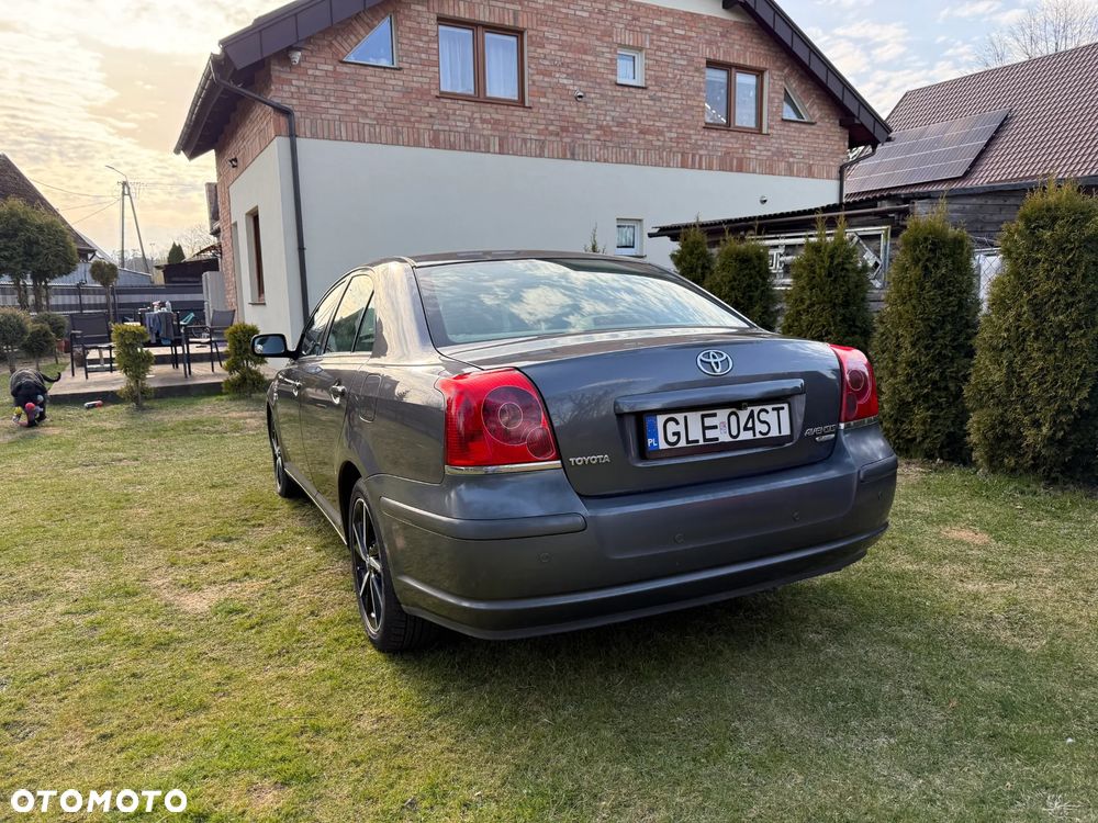 Toyota Avensis 2006 photo 5