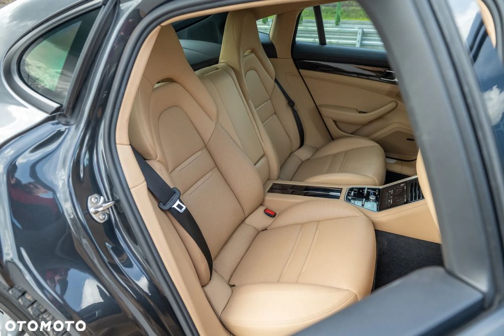 Porsche Panamera - 22