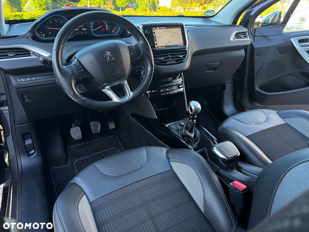 Peugeot 2008 1.6 BlueHDi Allure S&S - 29
