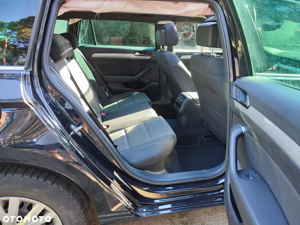 Volkswagen Passat Variant 2.0 TDI SCR DSG Elegance - 13