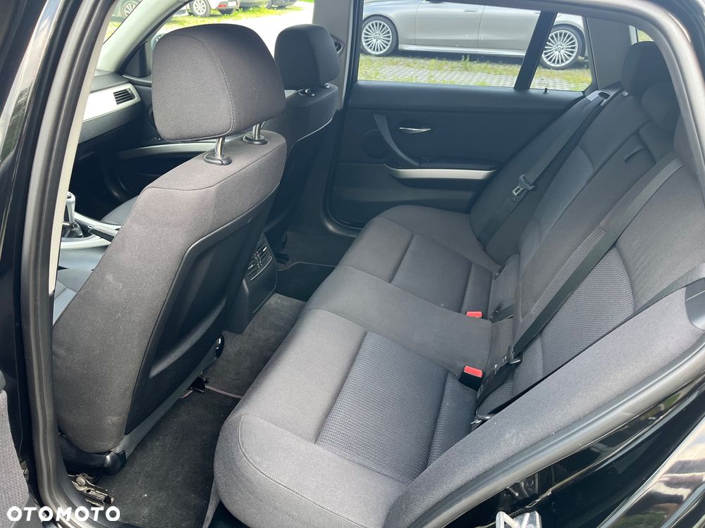 BMW Seria 3 318d - 12