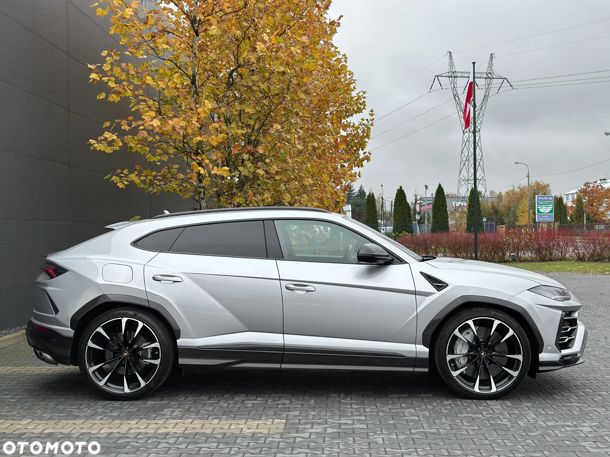 Lamborghini Urus - 13