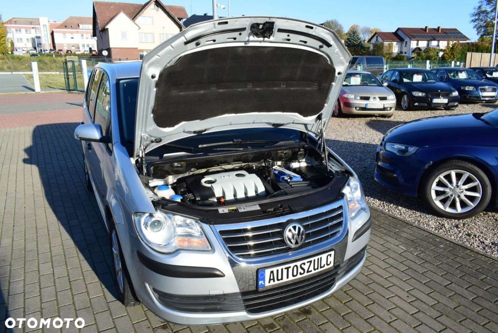 Volkswagen Touran - 14
