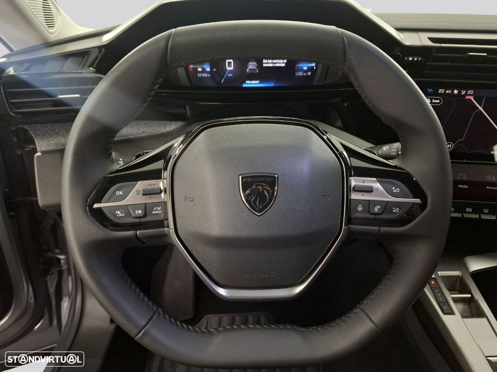 Peugeot 408 - 8