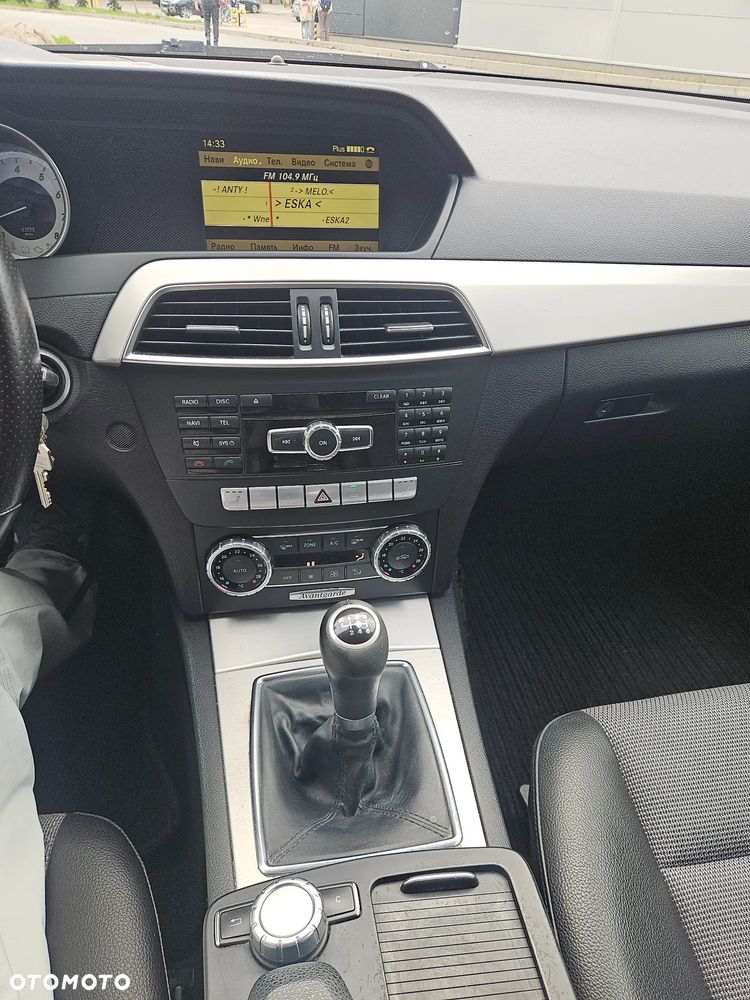 Mercedes-Benz Klasa C 180 CGI BlueEFFICIENCY Avantgarde - 30