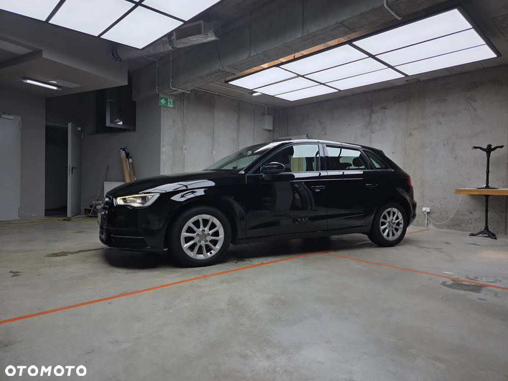 Audi A3 Sportback - 1