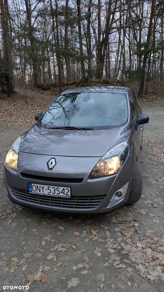Renault Grand Scenic - 1