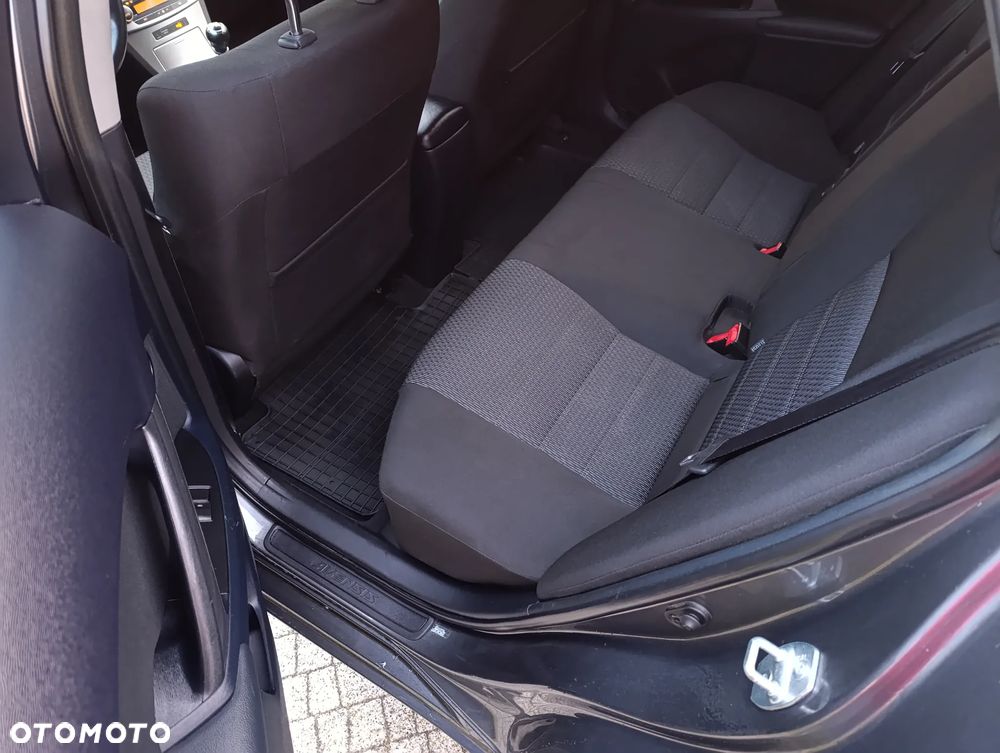Toyota Avensis 2.0 D-4D - 17