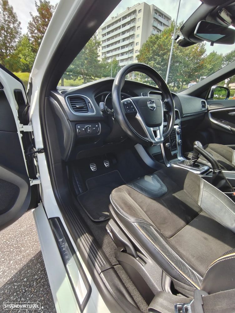Volvo V40 D2 R Design - 1