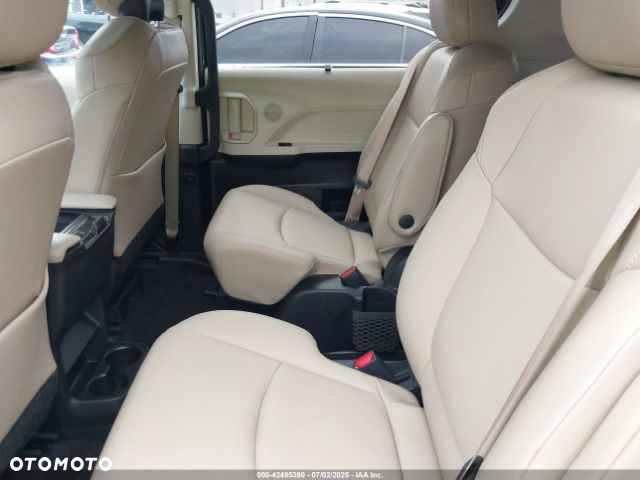 Toyota Sienna - 8