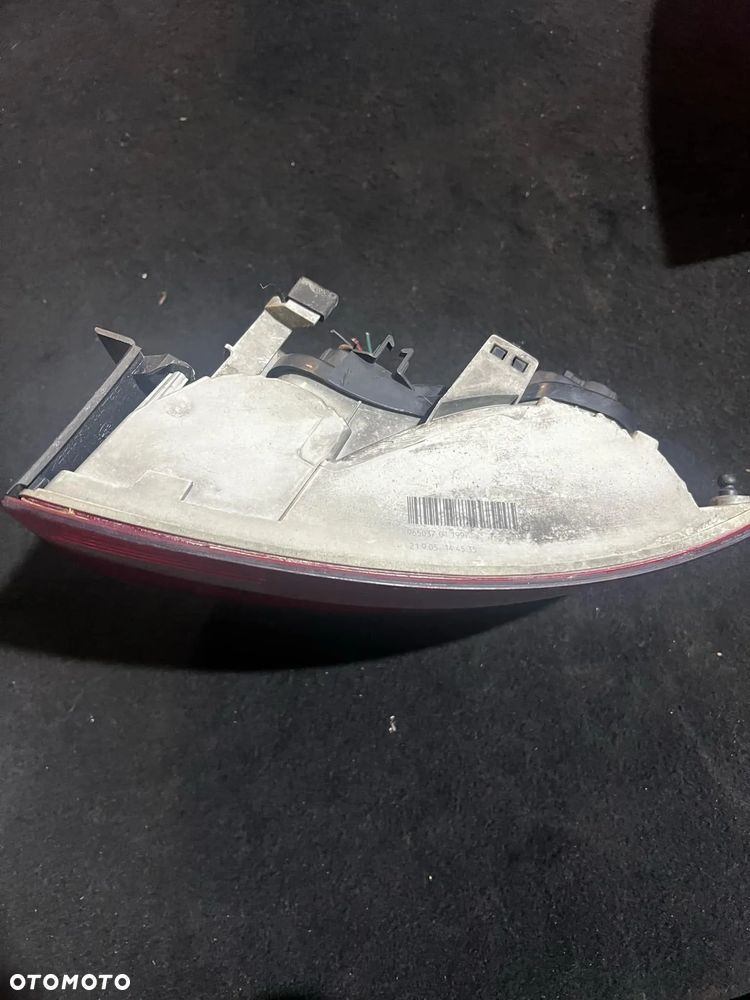 LAMPY TYLNE AUDI A4 B7 PRAWA  - 8E5945096 - 9