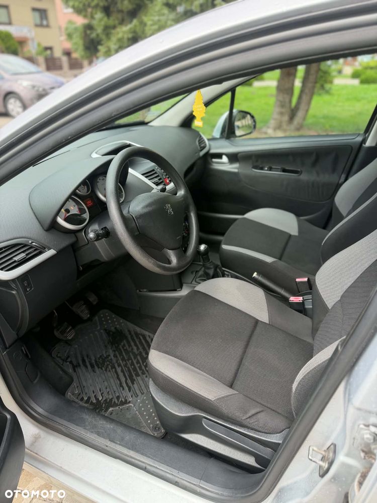 Peugeot 207 - 6