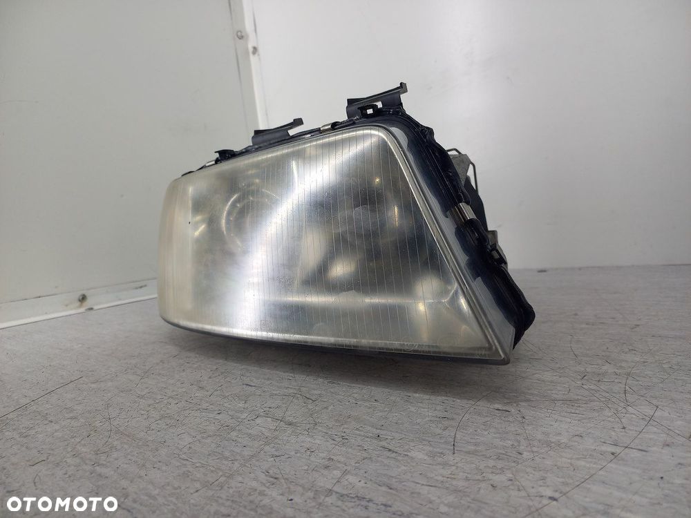 LAMPA PRZÓD PRAWA XENON AUDI A6 C5 - 7