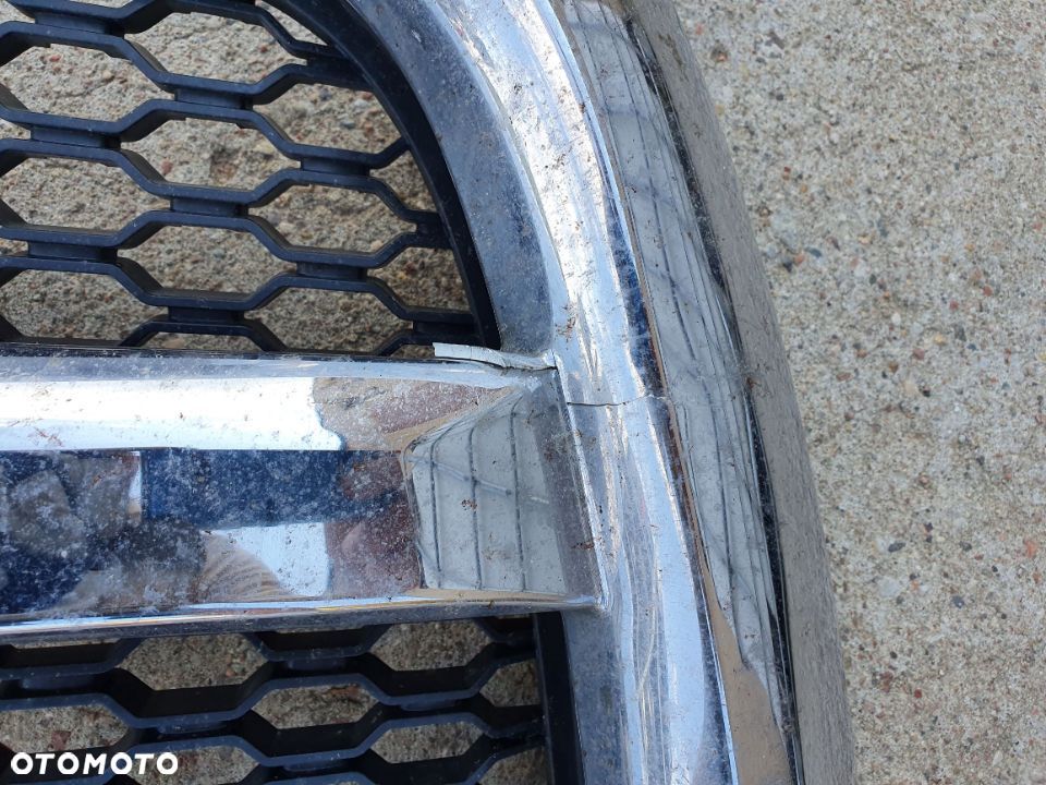 Dodge RAM IV 2500 3500 lifting 13- atrapa grill - 2