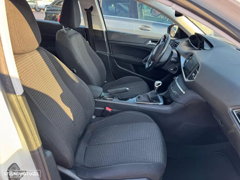 Peugeot 308 1.5 BlueHDi Active Pack - 24