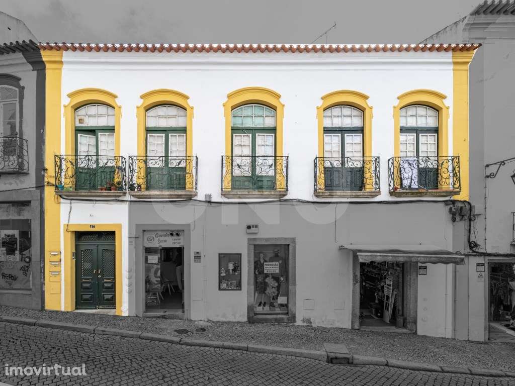 Prédio situado na Rua Serpa Pinto- Évora - Grande imagem: 3/28