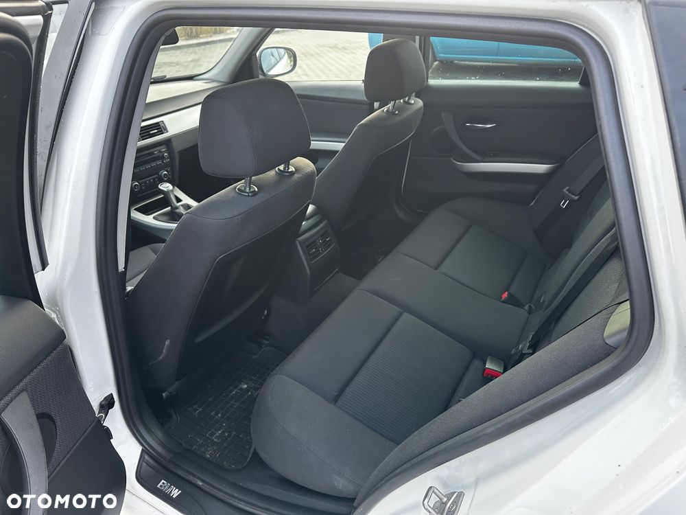 BMW Seria 3 318i - 11