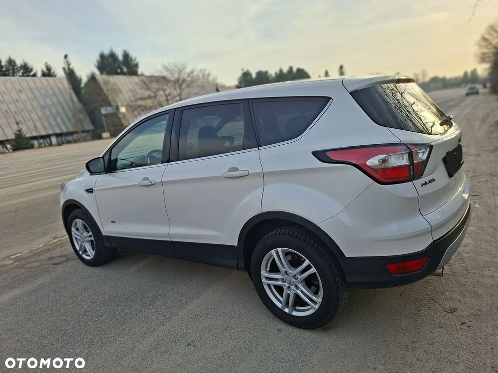 Ford Kuga 2.0 TDCi 4x4 Titanium - 4