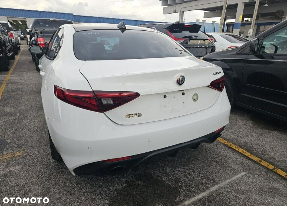 Alfa Romeo Giulia - 5
