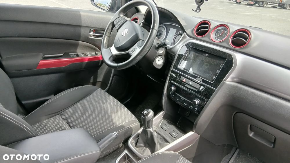 Suzuki Vitara 1.0 Boosterjet Premium 2WD - 12