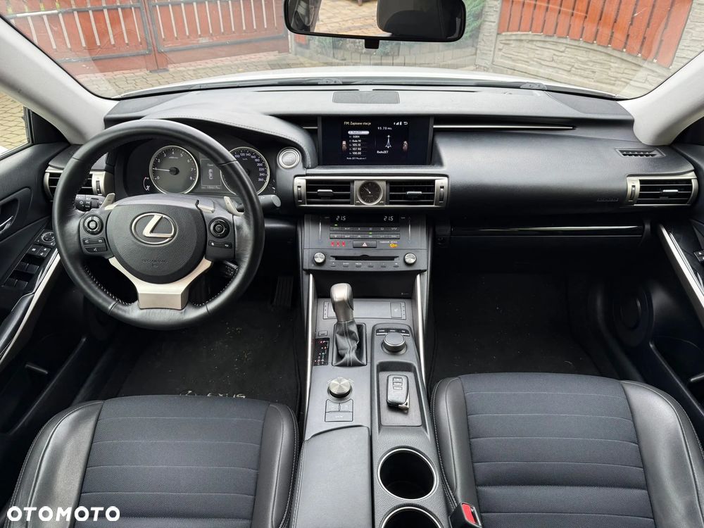Lexus IS 200t Elite - 34