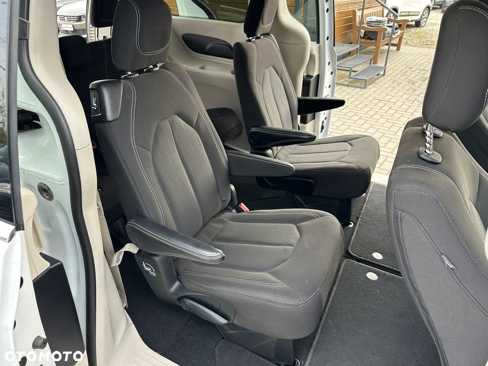 Chrysler Pacifica - 23