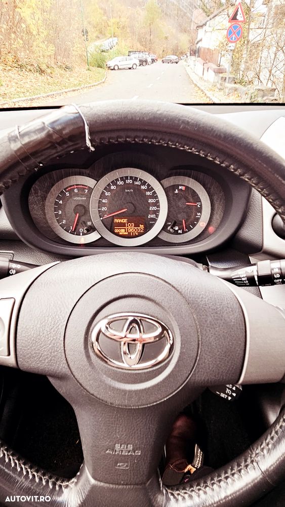 Toyota RAV4 2.2 D-4D 4x4 - 11