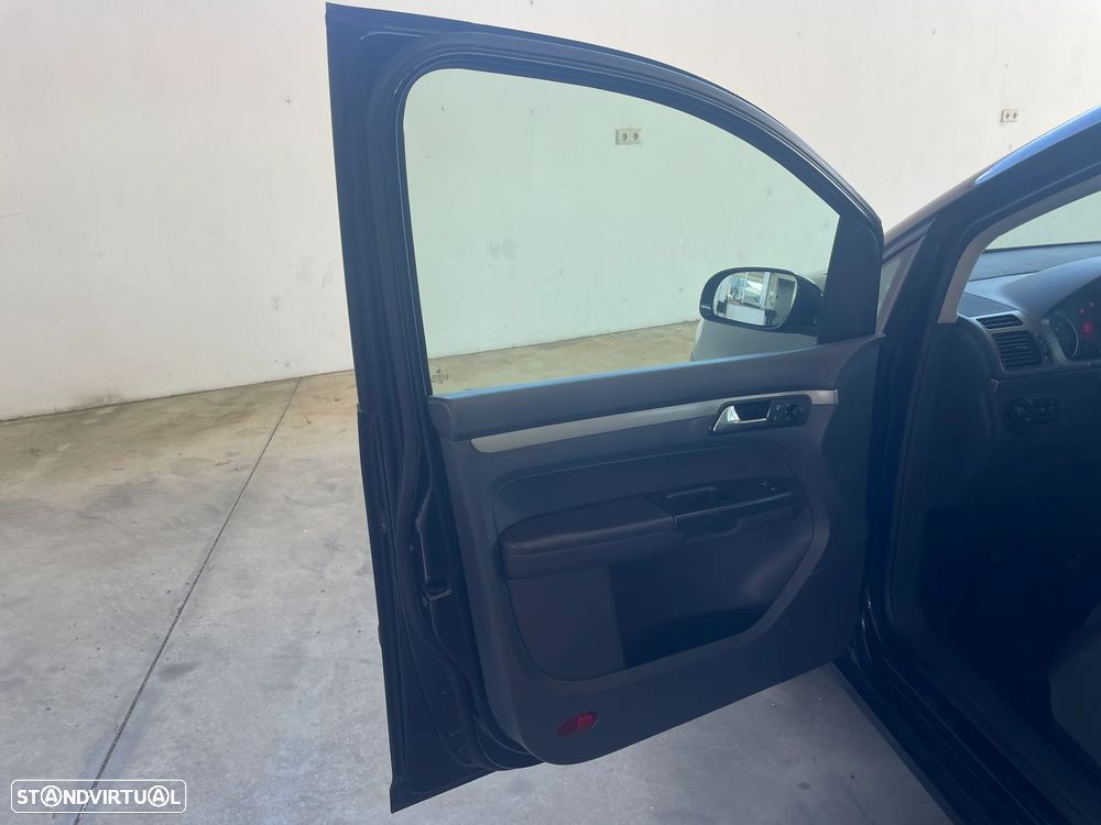 VW Touran 1.9 TDi Highline 7L - 10