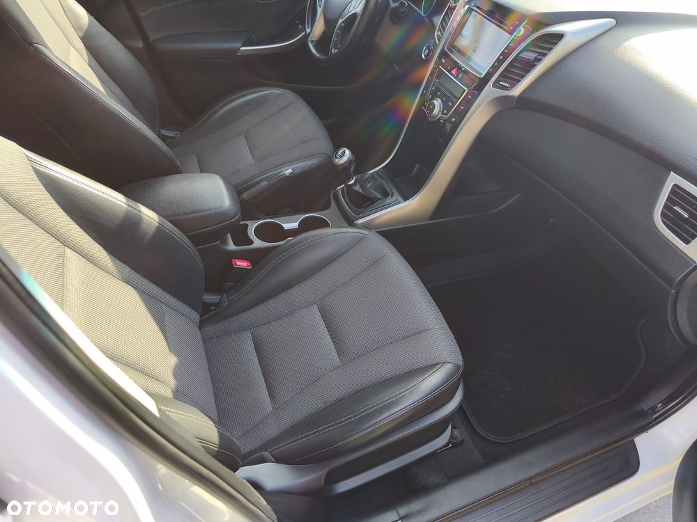 Hyundai i30 blue Kombi 1.6 GDi Passion - 21