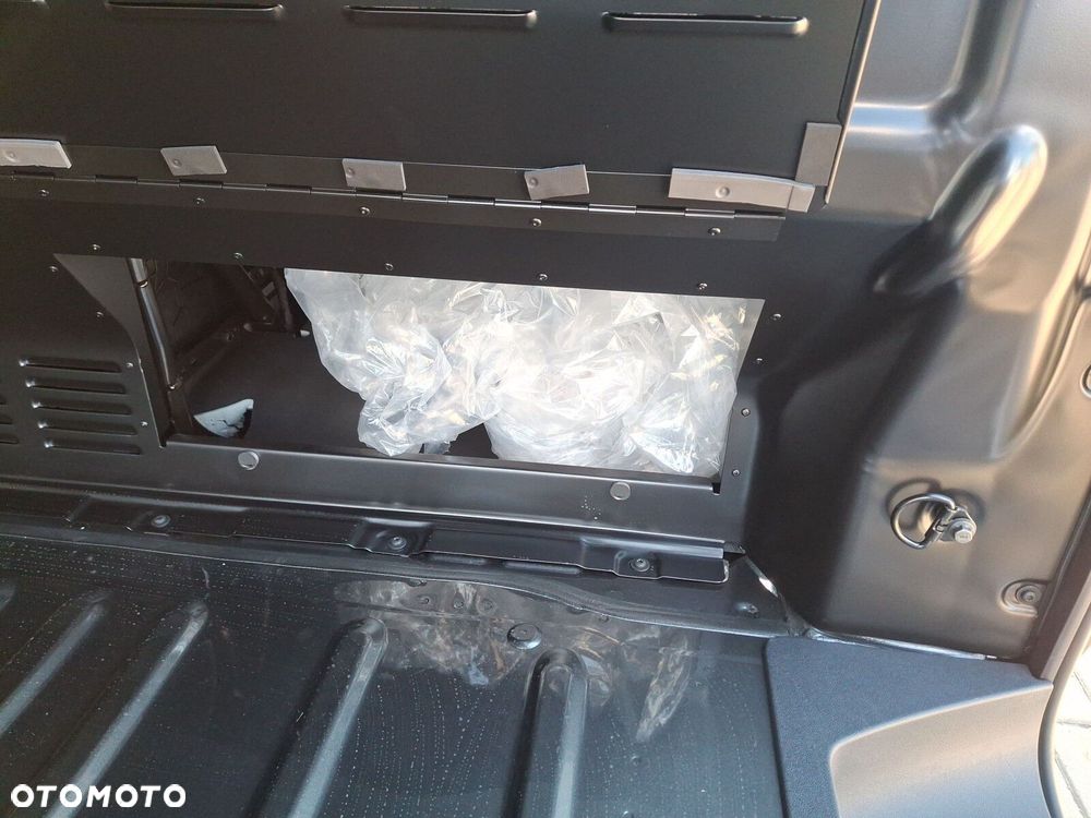 Volkswagen Transporter Furgon 2.0 TDI 150 KM automat - 25