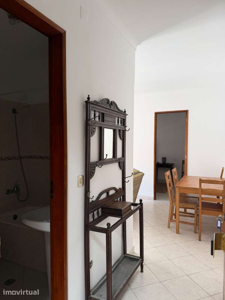 Apartamento T1 perto do CCC e Rodoviária com varanda - Grande imagem: 2/15