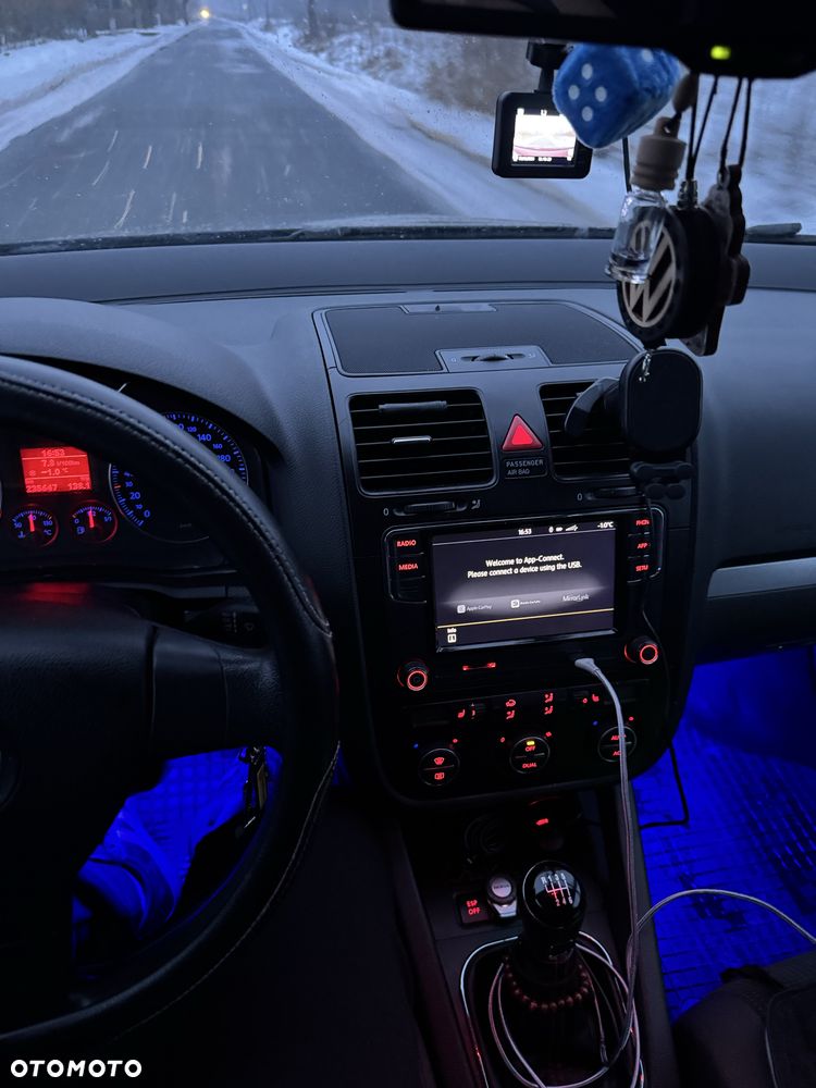 Volkswagen Jetta - 4