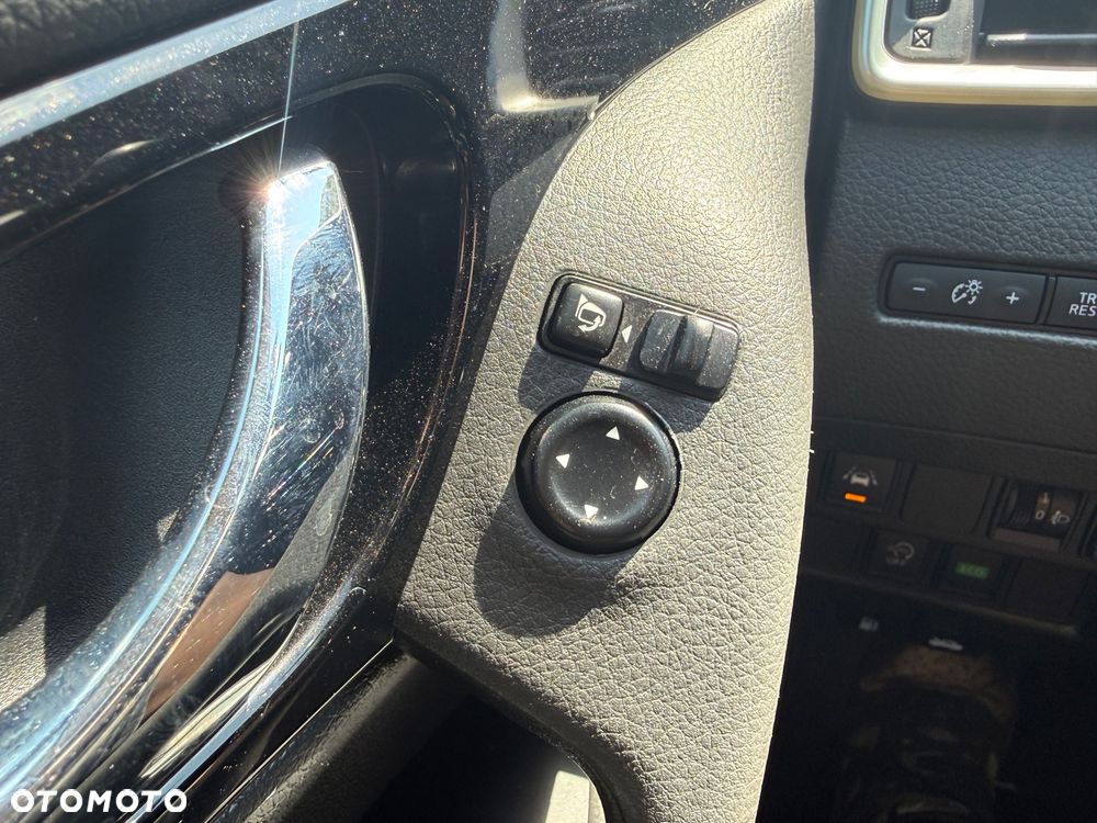 Nissan Qashqai 1.7 dCi 4x4 N-Connecta Xtronic - 17