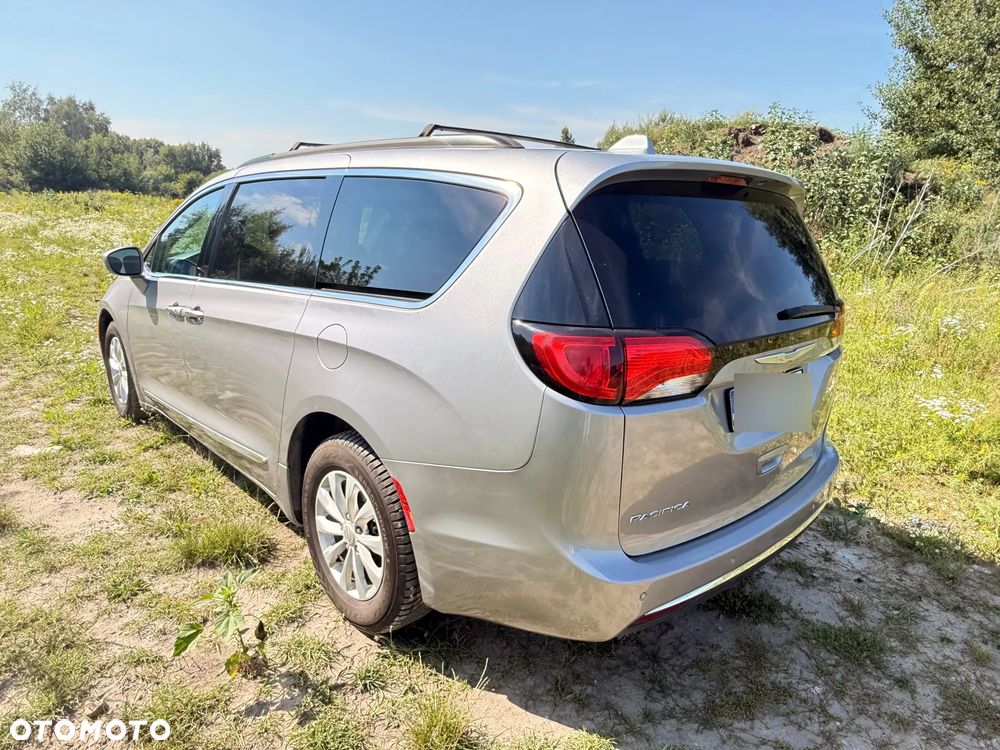 Chrysler Pacifica - 8