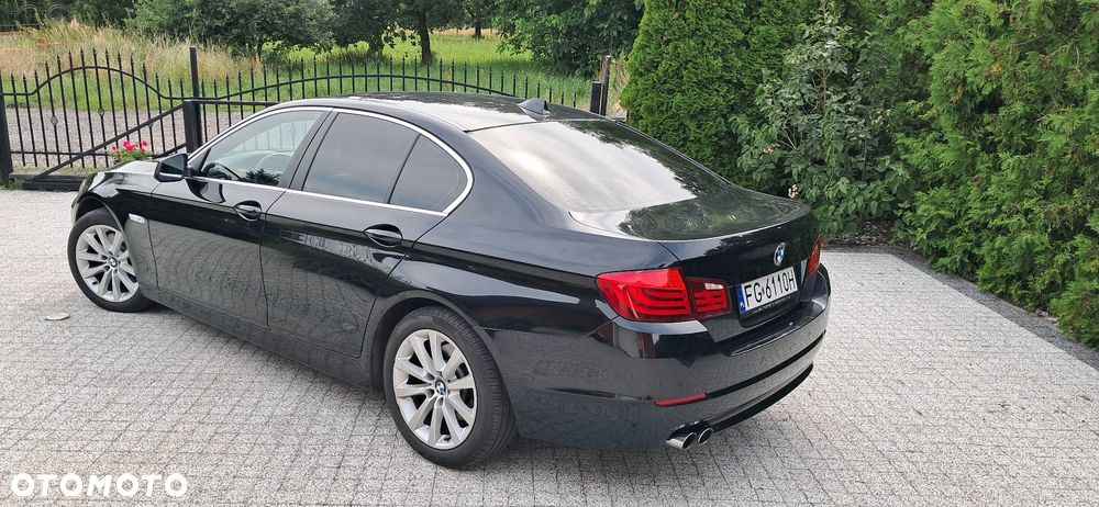 BMW Seria 5 528i Luxury Line - 10