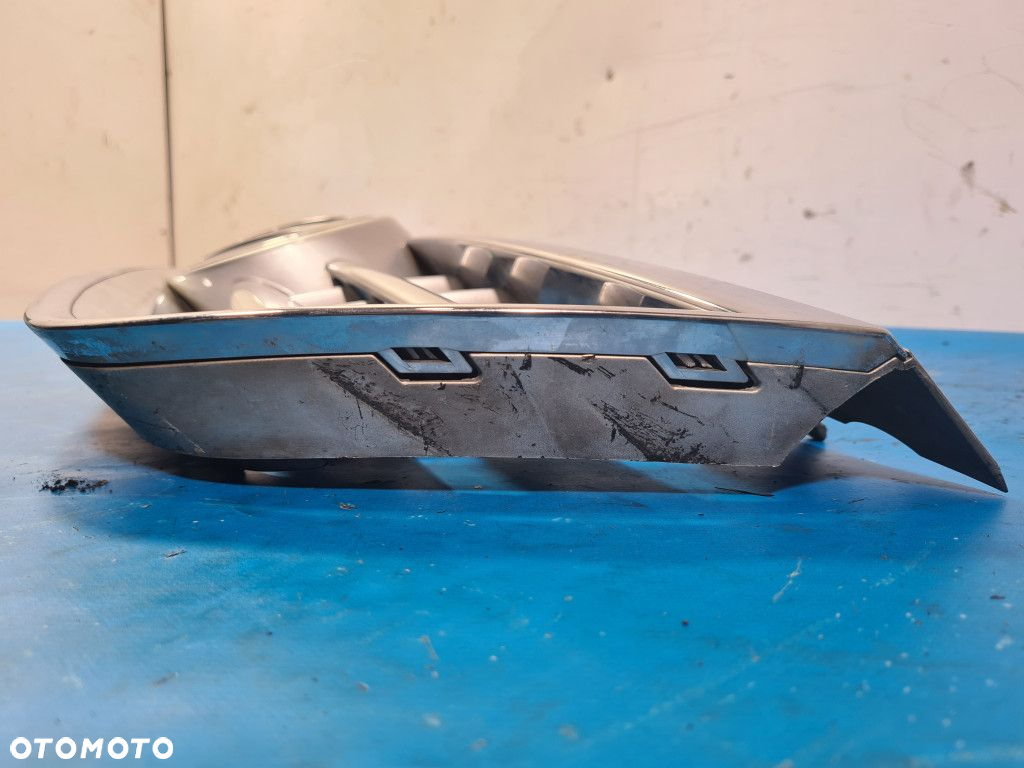 ATRAPA / GRILL VOLKSWAGEN TOUAREG 7L - 10