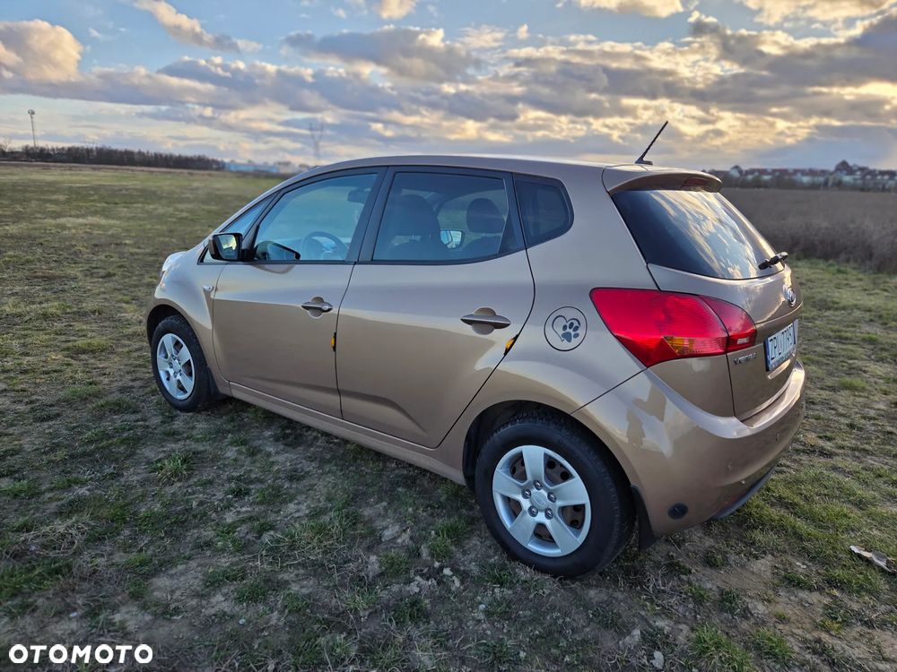 Kia Venga - 17