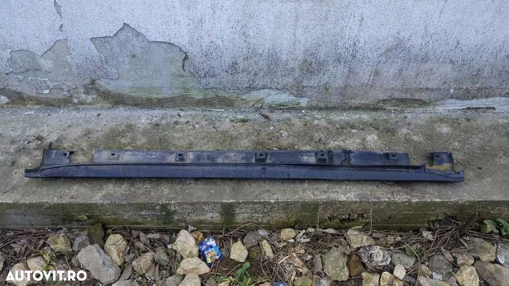 Prag dreapta Mercedes ML W164 an 2005-2010 original cod A1646900840 - 1