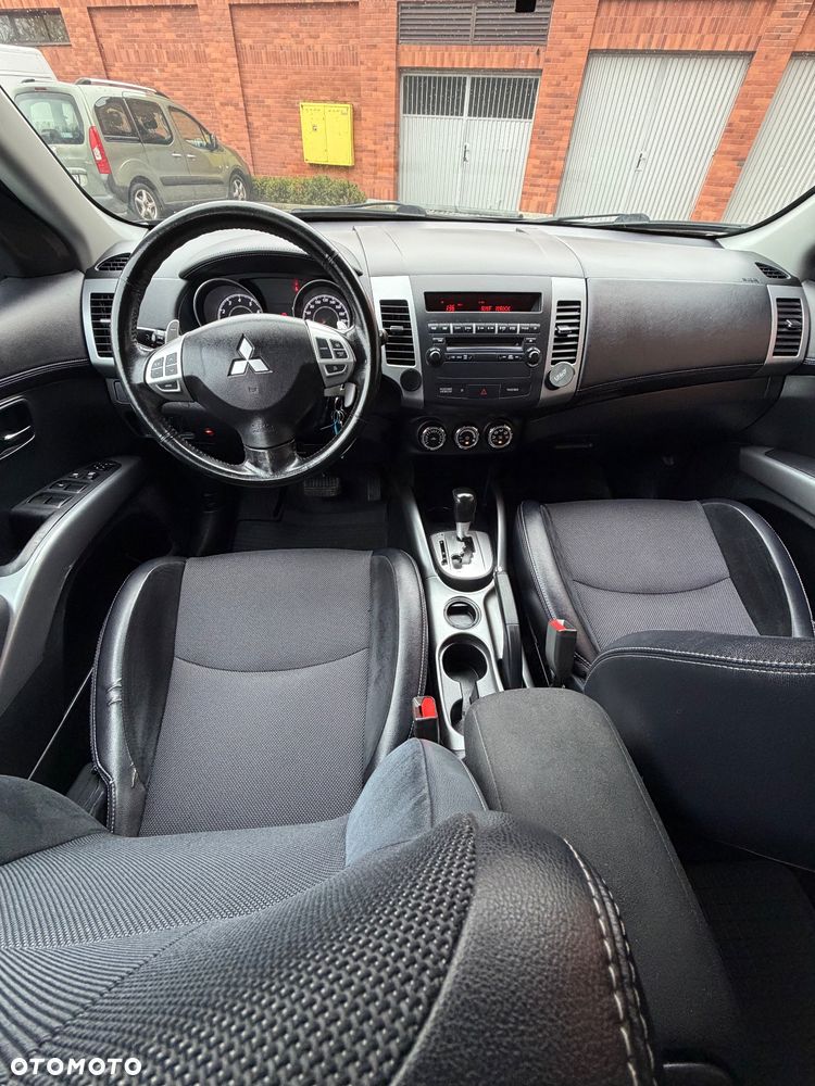 Mitsubishi Outlander 2.0 Intense + 2WD EU5 CVT - 29