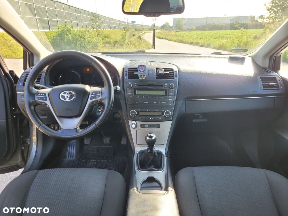 Toyota Avensis - 17