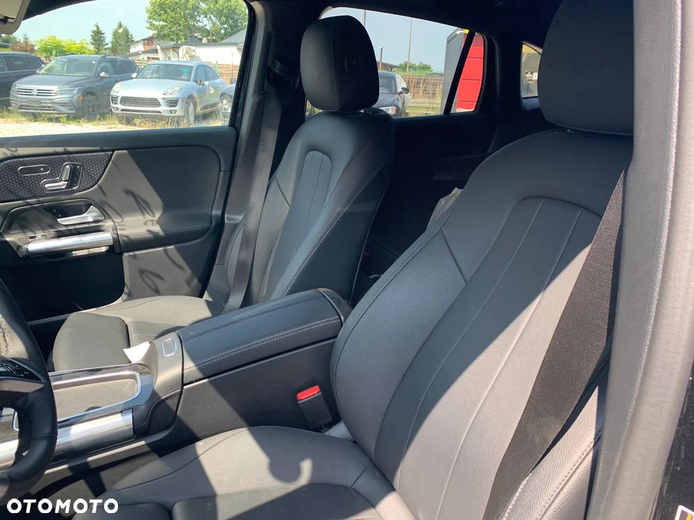 Mercedes-Benz GLA 250 4Matic 8G-DCT - 14