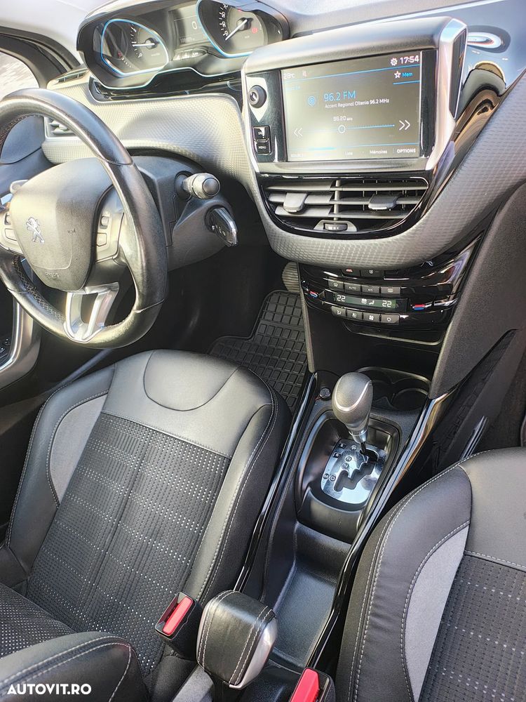 Peugeot 2008 PureTech 110 GPF Stop&Start EAT6 Allure - 11