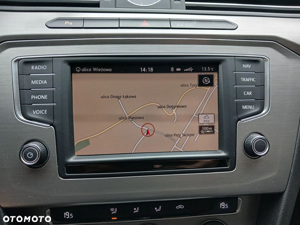 Volkswagen Passat 1.4 TSI BMT Trendline - 23