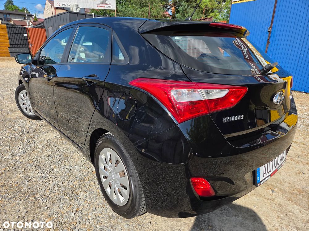 Hyundai i30 blue 1.4 Passion - 14