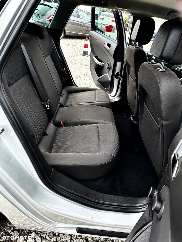 Opel Astra 1.4 Turbo - 29