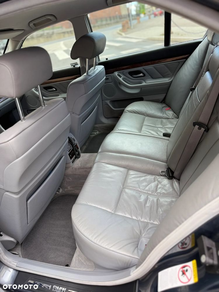 BMW Seria 7 740i - 31