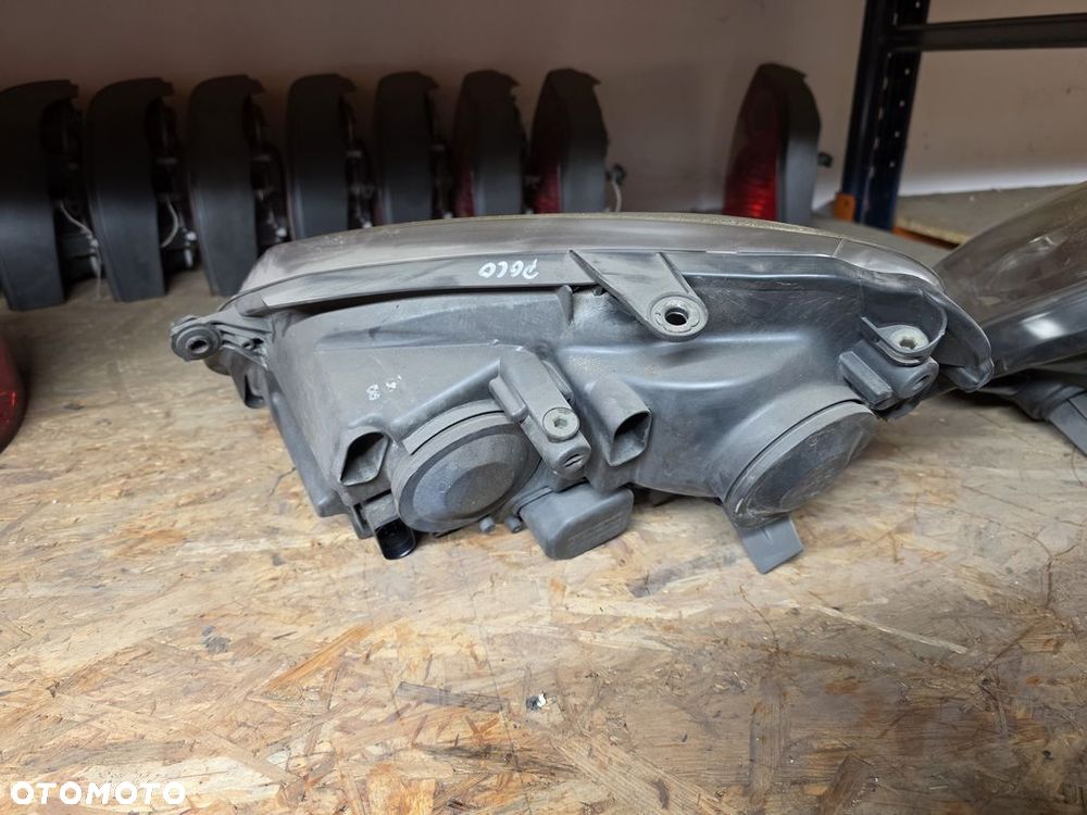VOLKSWAGEN POLO 9N3 LAMPA PRZEDNIA PRAWA LEWA ANGLIK - 7